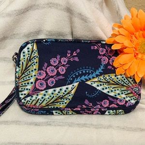 Vera Bradly wristlet.. excellent condition.. no tag